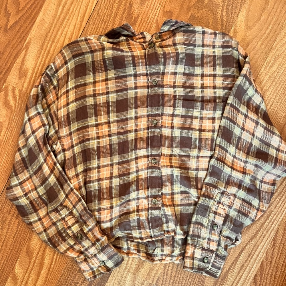 American Eagle cropped flannel, Size small, fits a bit oversized!